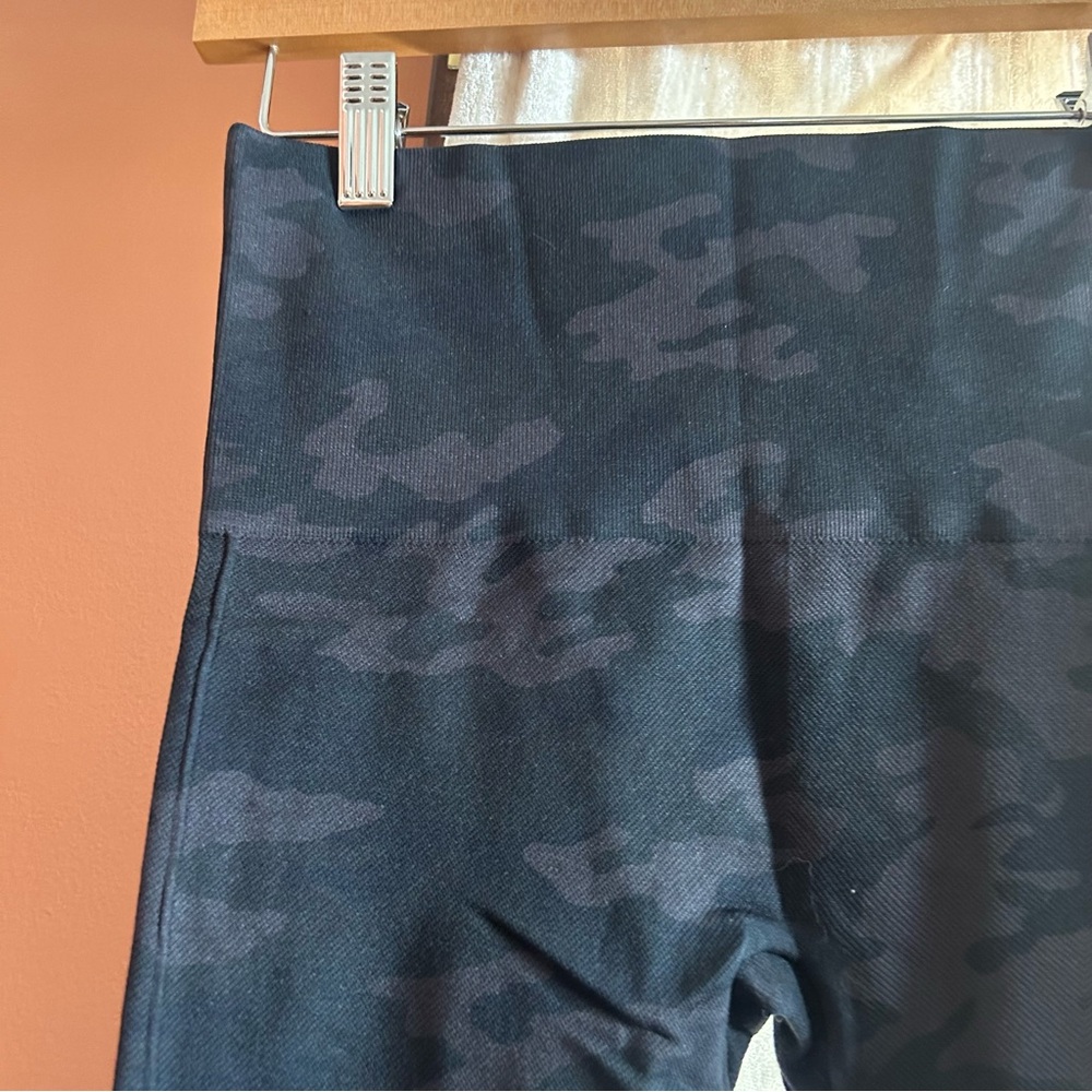 SPANX Camouflage Camo Seamless Leggings High Waisted Black Gray Athletic Size S - Picture 3 of 5